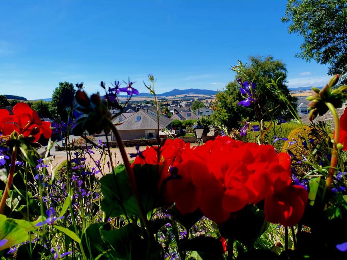 The Redgarth Hotel Oldmeldrum Buitenkant foto